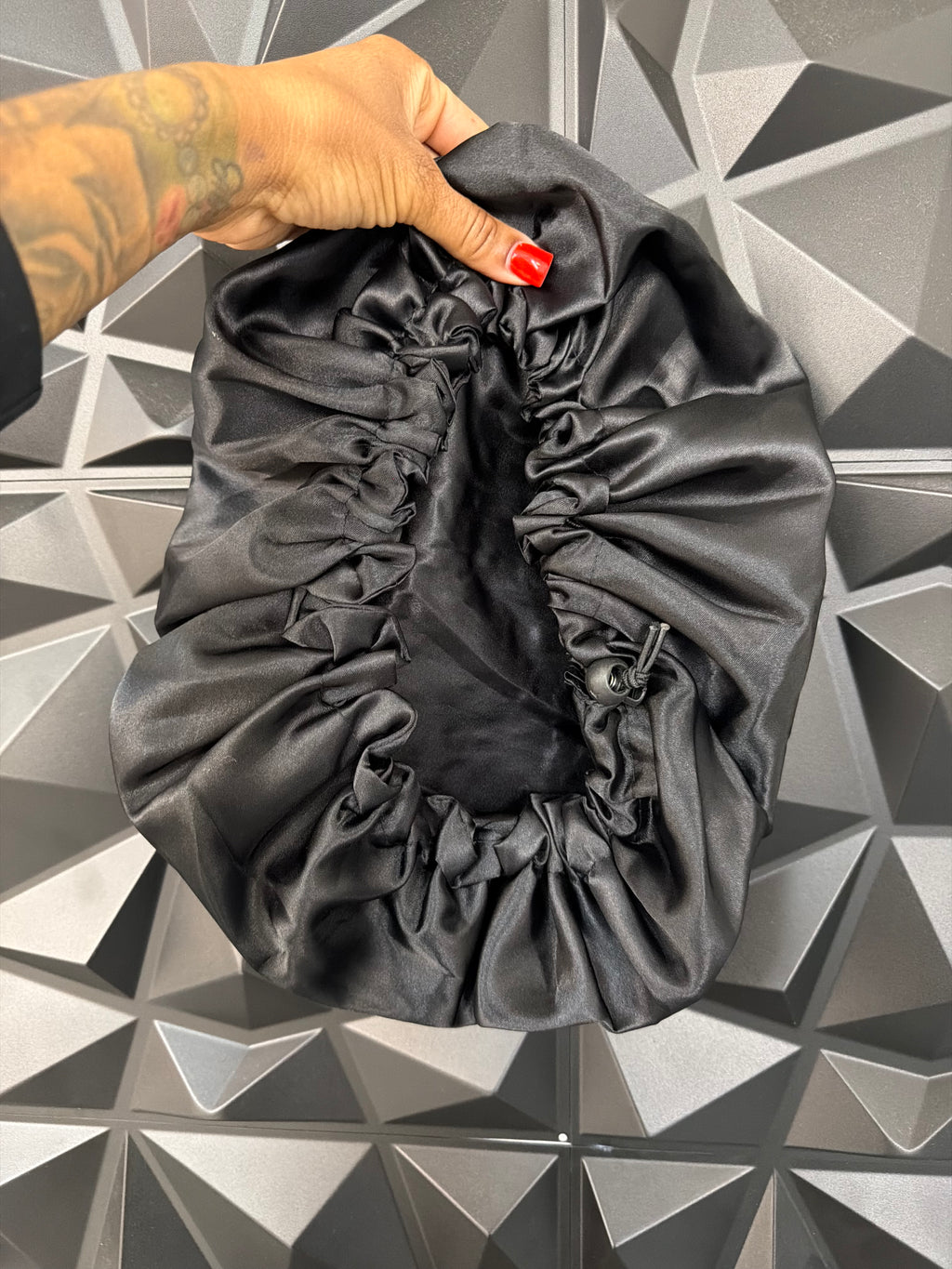SATIN DRAWSTRING BONNET