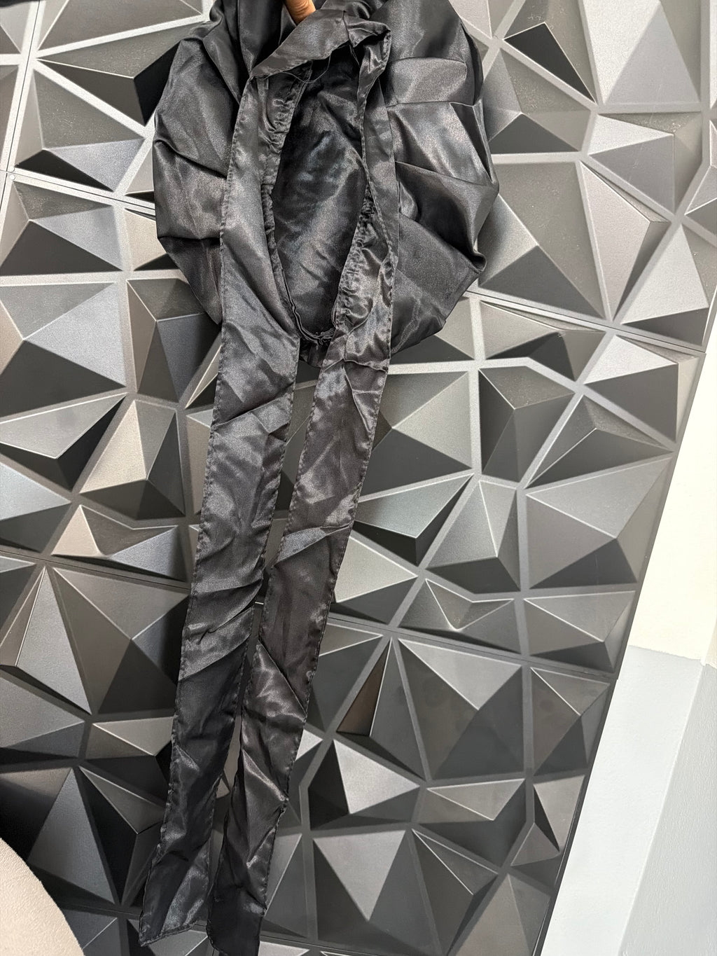 SATIN TIE BONNET